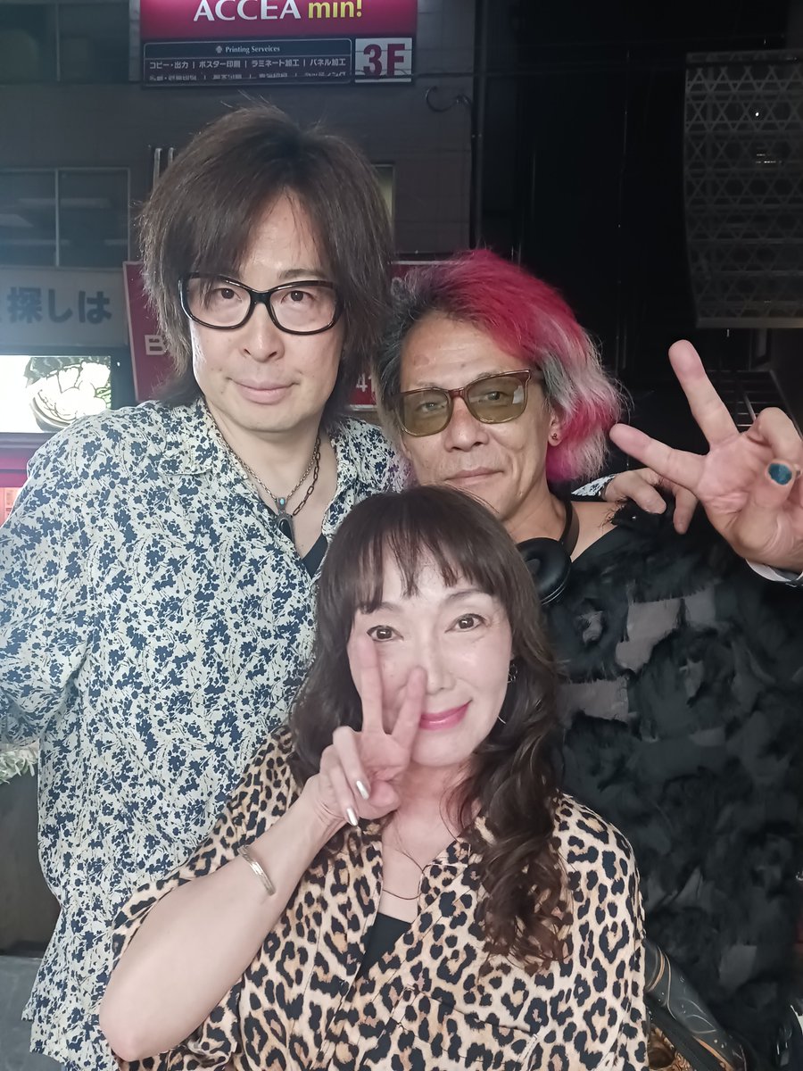 6yasu9hairmake's tweet photo. #ISSAY
#DERZIBET
今日はこちらにヘアメイクで伺いました⭐⭐⭐
ISSAYさん
憧れの、ちわきさんに携わりましたよ⭐⭐⭐
ヒカルさんも、元気ですよ⭐
みんな、楽しんで、笑顔でしたよ
『マンモスの夜』
楽しかった⭐ https://t.co/1t3zjpcagK