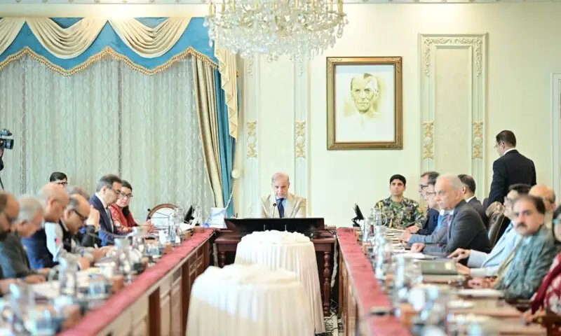 _ZainabMirza's tweet photo. PM Shehbaz directs adoption of comprehensive strategy to attract investors for Discos' privatisation
#LeadsWithHonorCDF https://t.co/vvAnT5XICc