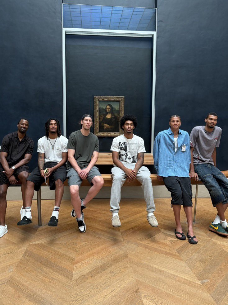area51archives's tweet photo. AREA 51 AT THE LOUVRE 🤍 https://t.co/fooN0ZEgUj