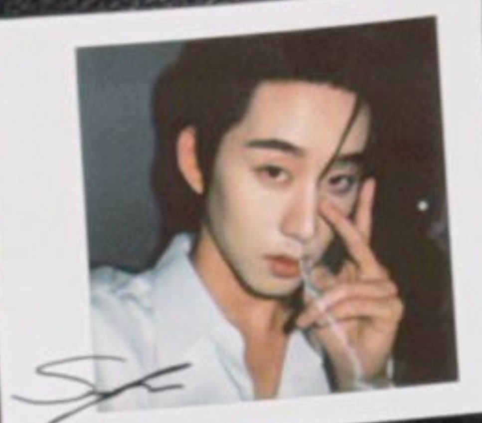 SuphaTrends's tweet photo. 💬: Which polaroid do you like most?
🦈 I like this pose. i like it. i think this one gives off nong moth vibe. 
does anyone want to own nong moth?

GLOW BEST WITH EST 

#BobbiBrownTHxEST
#est_rvp https://t.co/Tcxma7pHoa