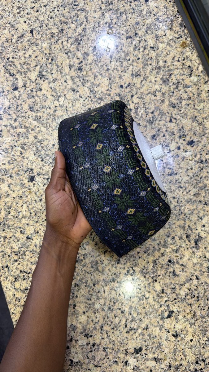 3mbeeeee's tweet photo. Size 23.5 - 23.8

35,000

No 13 Gidan Gwalandi Ibb way, Kwari Market. Ibn Bawa Textiles 07063632554 Kano https://t.co/334fX9LLks