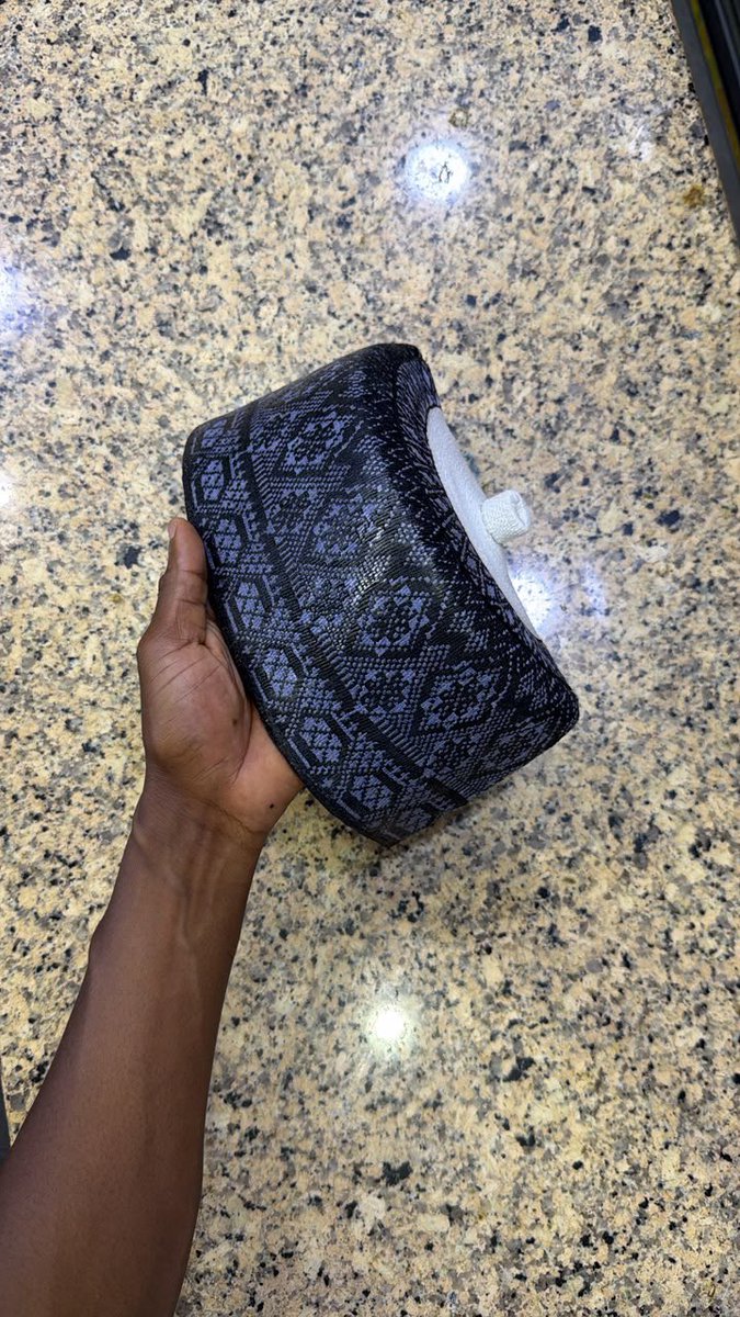3mbeeeee's tweet photo. Size 23.5 - 23.8

35,000

No 13 Gidan Gwalandi Ibb way, Kwari Market. Ibn Bawa Textiles 07063632554 Kano https://t.co/334fX9LLks