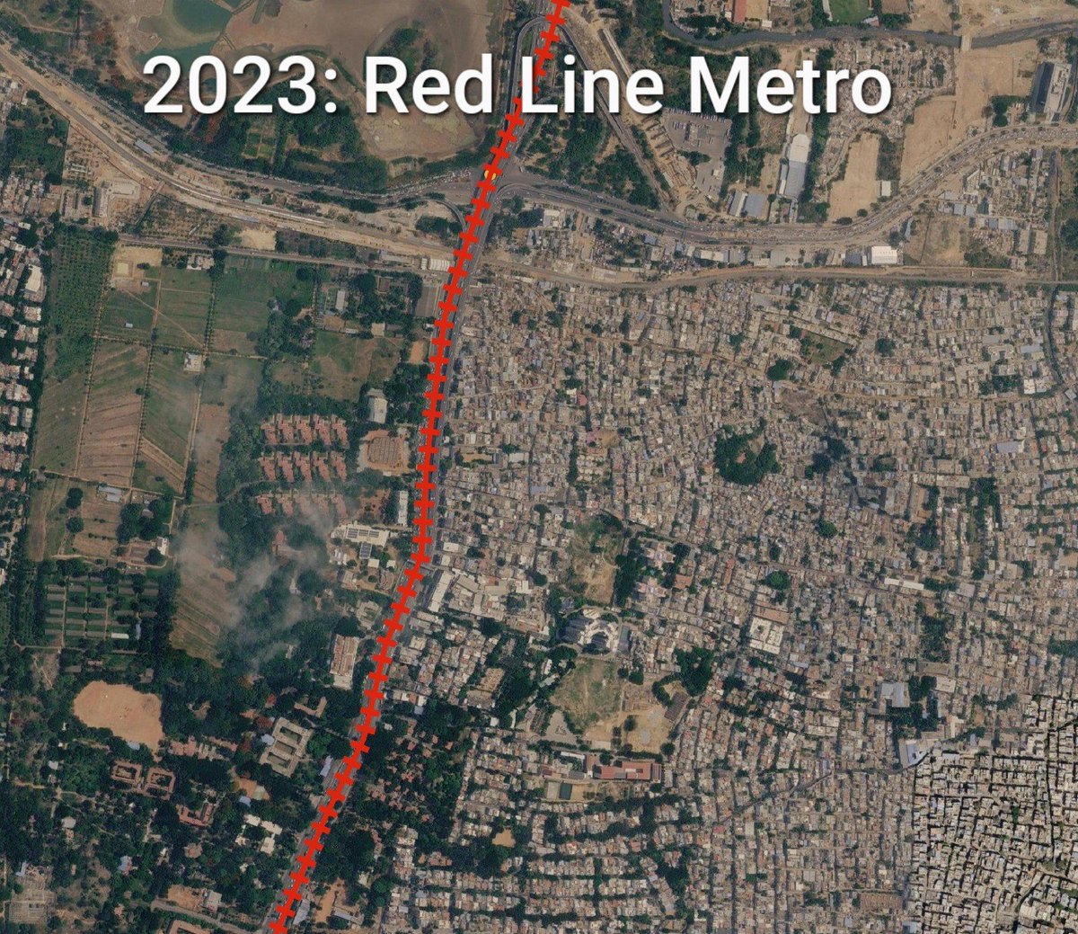 solidview's tweet photo. How Red Line metro was killed?

See the pics Bengaluru

2023: Red Line metro was planned correctly

2024: Long Tunnel parallel to Red Line metro created confusion 

2025: Short Tunnel parallel to Red Line metro created chaos. 1 station eliminated

2026: Red Line in jeopardy now https://t.co/Im5uSMlI93