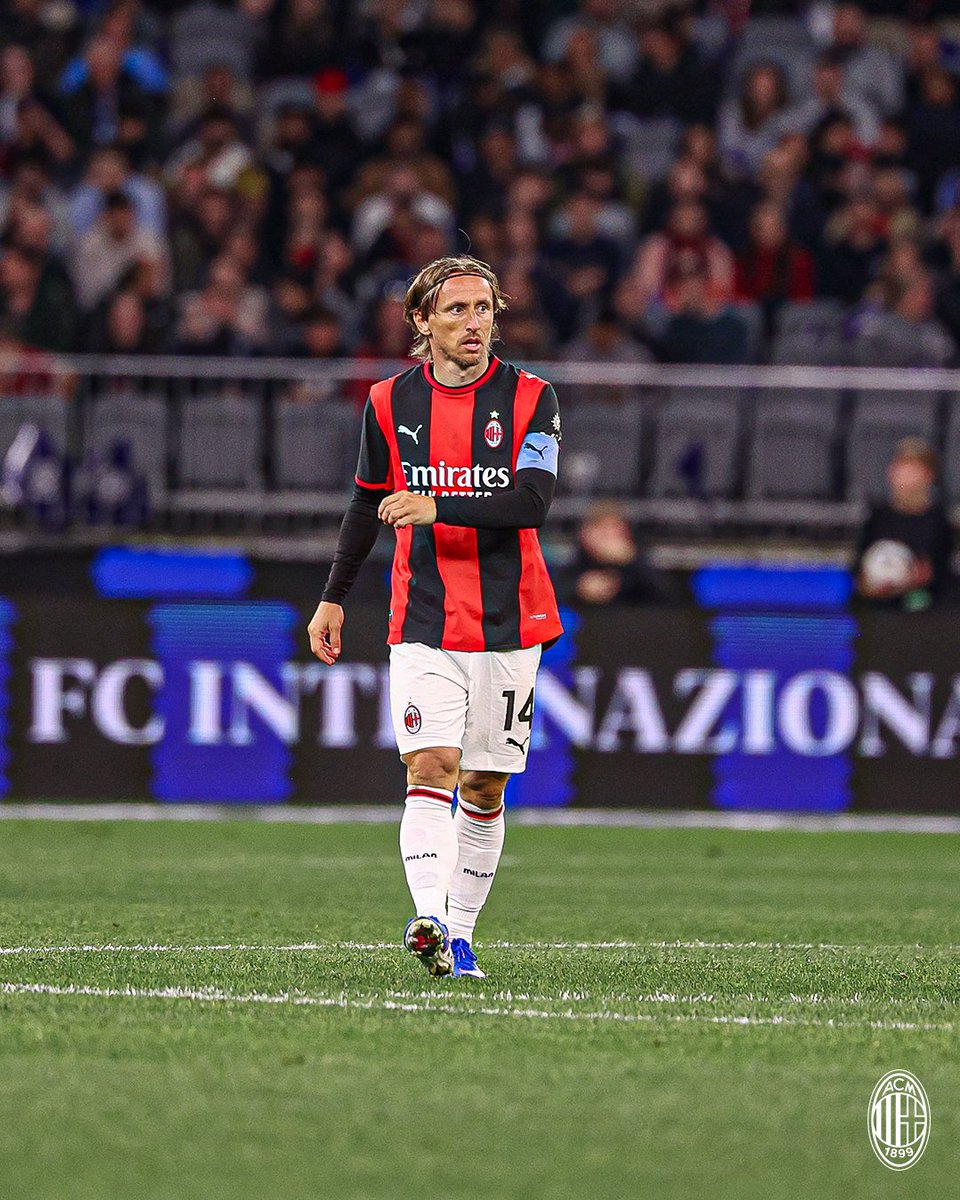 acmilan's tweet photo. Donning the armband ©️ https://t.co/Wfe99wTSKZ