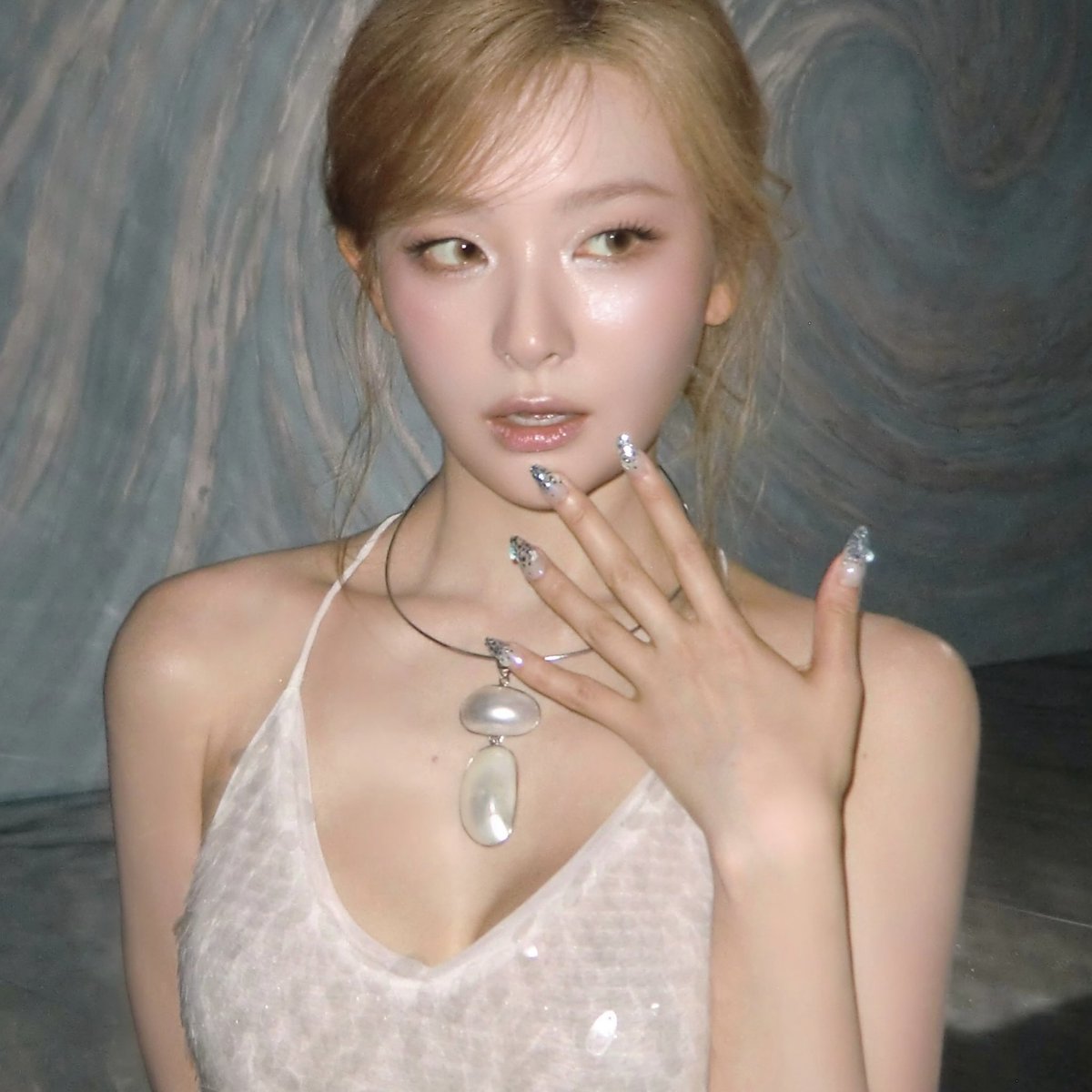 everseu_'s tweet photo. 얼굴이랑손이랑어깨랑등이랑 ssibal.. https://t.co/iCLCSD9zgH