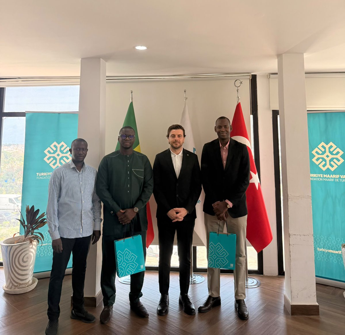 asedit221's tweet photo. Visite de courtoisie à M. İsmail Enes Yörük, Coordinateur de la Fondation Maarif au Sénégal. 🇸🇳🇹🇷Un échange très fructueux sur les perspectives de collaboration entre l'ASEDIT et la Fondation Maarif. Ensemble pour des initiatives d'intérêt commun ! 🤝✨#ASEDIT #FondationMaarif https://t.co/NLVm0ZaPDs