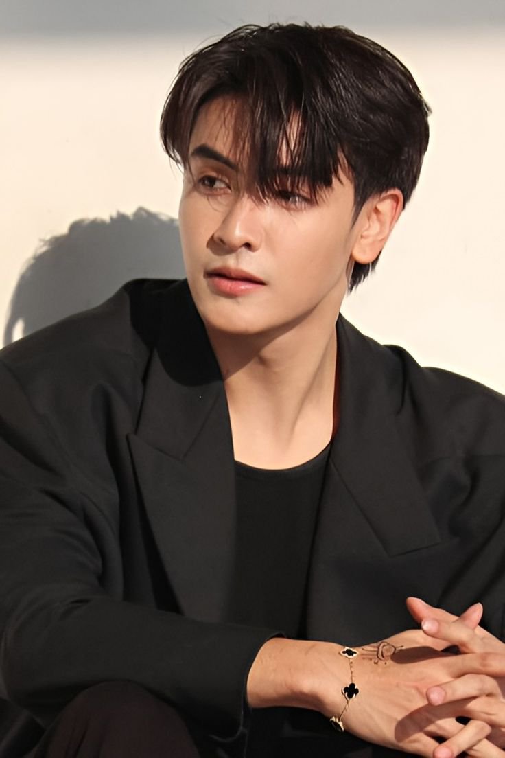 natachailover_'s tweet photo. joong archen's new cut something close to this 4 just combine them all  but a little bit more floppy (i'm not sure with the correct term😭😭😭) but istg HE LOOKS SO FUCKING GOOD... AND HIS OUTFIT??? SAME OUTFIT WITH THE CEO YESTERDAY (yes they're dating I know) https://t.co/qaYlZ0Tn7X