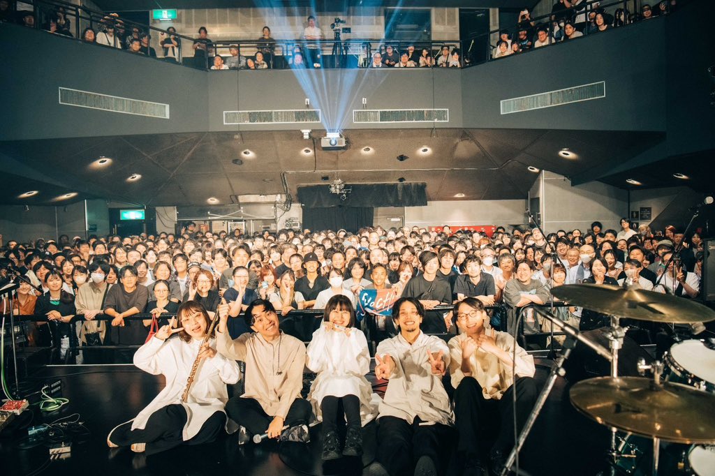 hachiyaaaaan's tweet photo. 2026.8.2  東京 渋谷Spotify O-WEST

Key.Vo.猫田ねたこ 
Gt.Cho.だいじろー
Dr.山﨑浩二朗
Fl.はやしゆうき
Ba.柳本修平(supp.)

現体制でのJYOCHOラストライブが無事終演しました。

ねたこ、お疲れさまでした💐

一旦ライブ活動は休止になりますが、JYOCHOはこれからも続きます🌏

📸@tarumikana https://t.co/z98I6vlqHk
