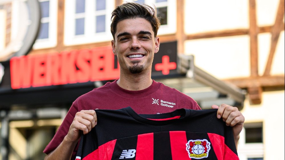 goalmirror's tweet photo. Bayer Leverkusen secure Miguel Gutierrez from Napoli in €30m deal

The Spanish full-back swaps Serie A for the Bundesliga, signing a long-term contract until 2031 after a single season in Italy. https://t.co/mPt9cxpw0u