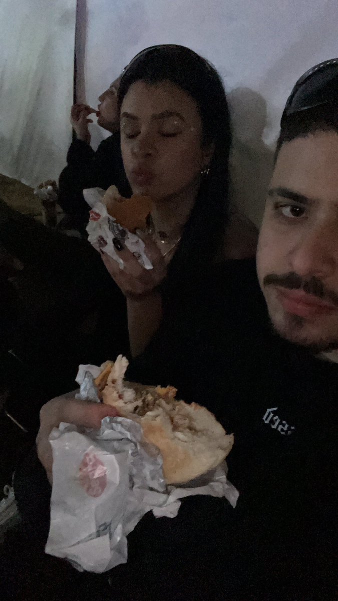 HbVilain's tweet photo. @c12ktln orgulho de ter frequentado a mesma atletica que vc e que sa passar pelas suas dificuldades de comer um lanchao sentado na terra 🙏🙏🙏 https://t.co/RdjgBWdp0l