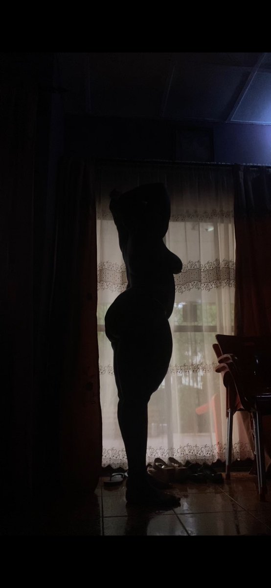 _Blackwidow_69's tweet photo. The silhouette of an African woman 
Voluptuous, robust and Curvy😋🐈‍⬛ https://t.co/2PbvO8bWhX