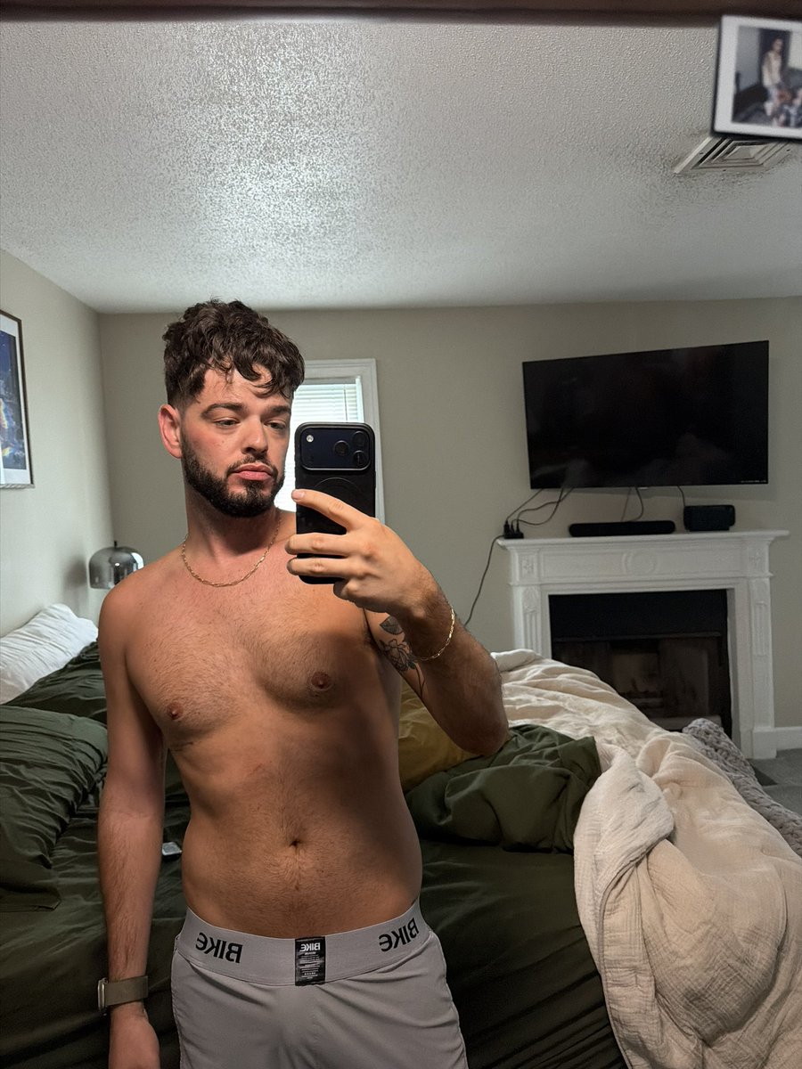 aDAMNmurf's tweet photo. Messy hair…Messy bed ✨😴 https://t.co/77OaWkeTlz