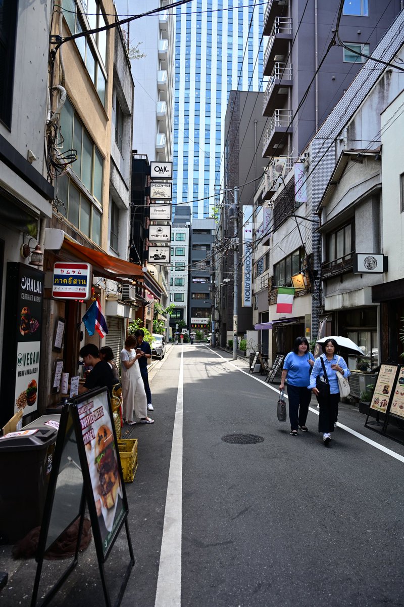 star_photo863's tweet photo. G.N.🙇🏻‍♂️💤

「裏ザギン」

📷 Nikon Z5II+Z24-120㎜

#tokyo
#横須賀スナップ団
#日本映えない写真家協会
#JUPA
#お散歩スナップ一幕劇場 
#Nikonはいいぞ https://t.co/AkGvZA29oz