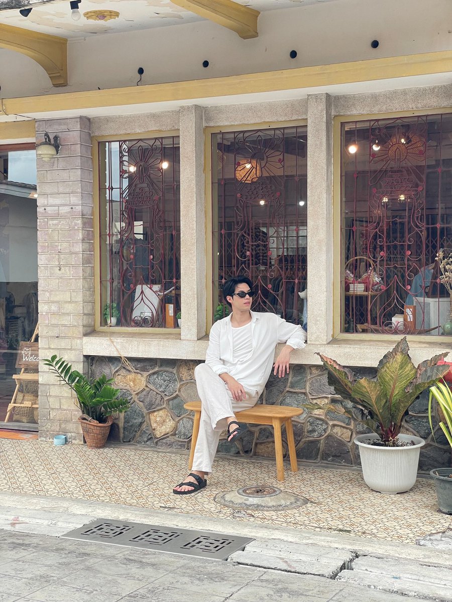 B_Suphadach's tweet photo. 🌊☕️ #bosstonsuphadach  #กีต้าร์ของบอสตั้น https://t.co/rYYUKq3UqE