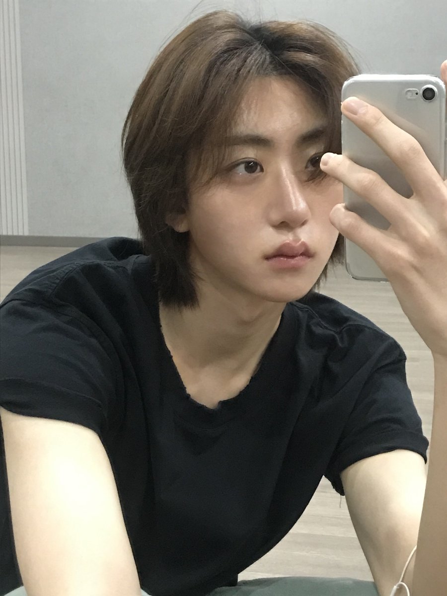 fcreest's tweet photo. Him + Black T-shirt >>> https://t.co/Jt4i1iiLAq