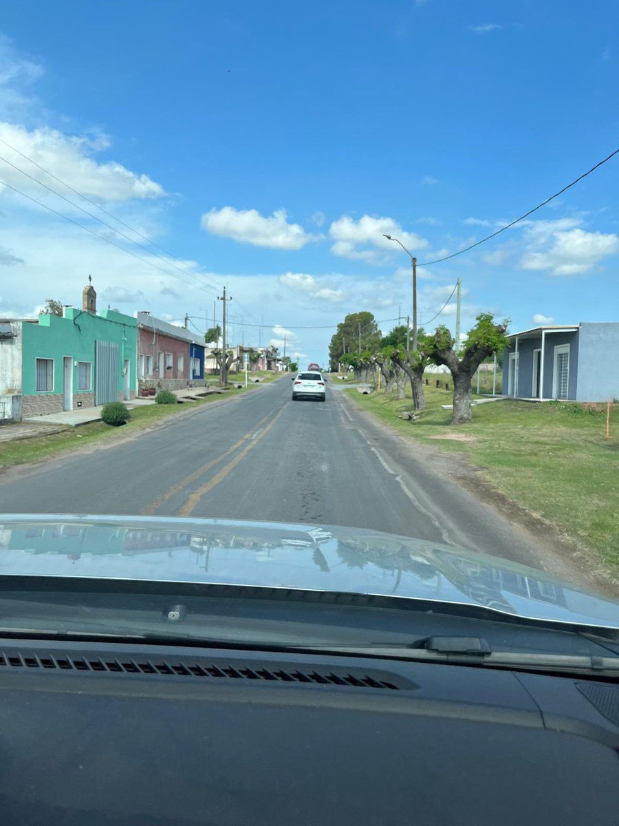 camboue's tweet photo. El Plan de seguridad del Frente Amplio a todo vapor .
Esta semana comunicaron el cierre de la comisaría en Cañada Nieto, Soriano.
Solamente va un funcionario de 8 a 11 para trámites administrativos.
El interior no importa https://t.co/vuVvYOVkvE