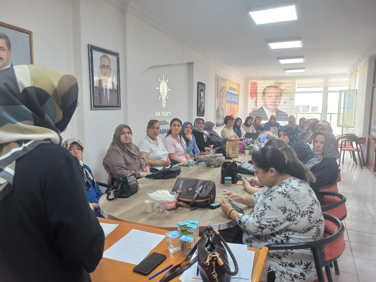 SandikliAkKadin's tweet photo. Dava makamla değil, sadakatle taşınır.
Gücümüz ise kadın kolları teşkilatımızın sarsılmaz birlik ruhudur.
Bş.Sevim Ulusoy başkanlığında, koordinatör ve yönetim kurulu üyelerimizin katılımlarıyla istişare ve değerlendirme toplantımızı gerçekleştirdik.

Durmak yok, yola devam. 🇹🇷 https://t.co/2mkRVnFxI0