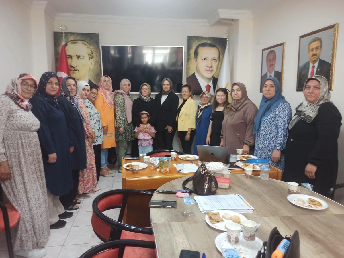 SandikliAkKadin's tweet photo. Dava makamla değil, sadakatle taşınır.
Gücümüz ise kadın kolları teşkilatımızın sarsılmaz birlik ruhudur.
Bş.Sevim Ulusoy başkanlığında, koordinatör ve yönetim kurulu üyelerimizin katılımlarıyla istişare ve değerlendirme toplantımızı gerçekleştirdik.

Durmak yok, yola devam. 🇹🇷 https://t.co/2mkRVnFxI0
