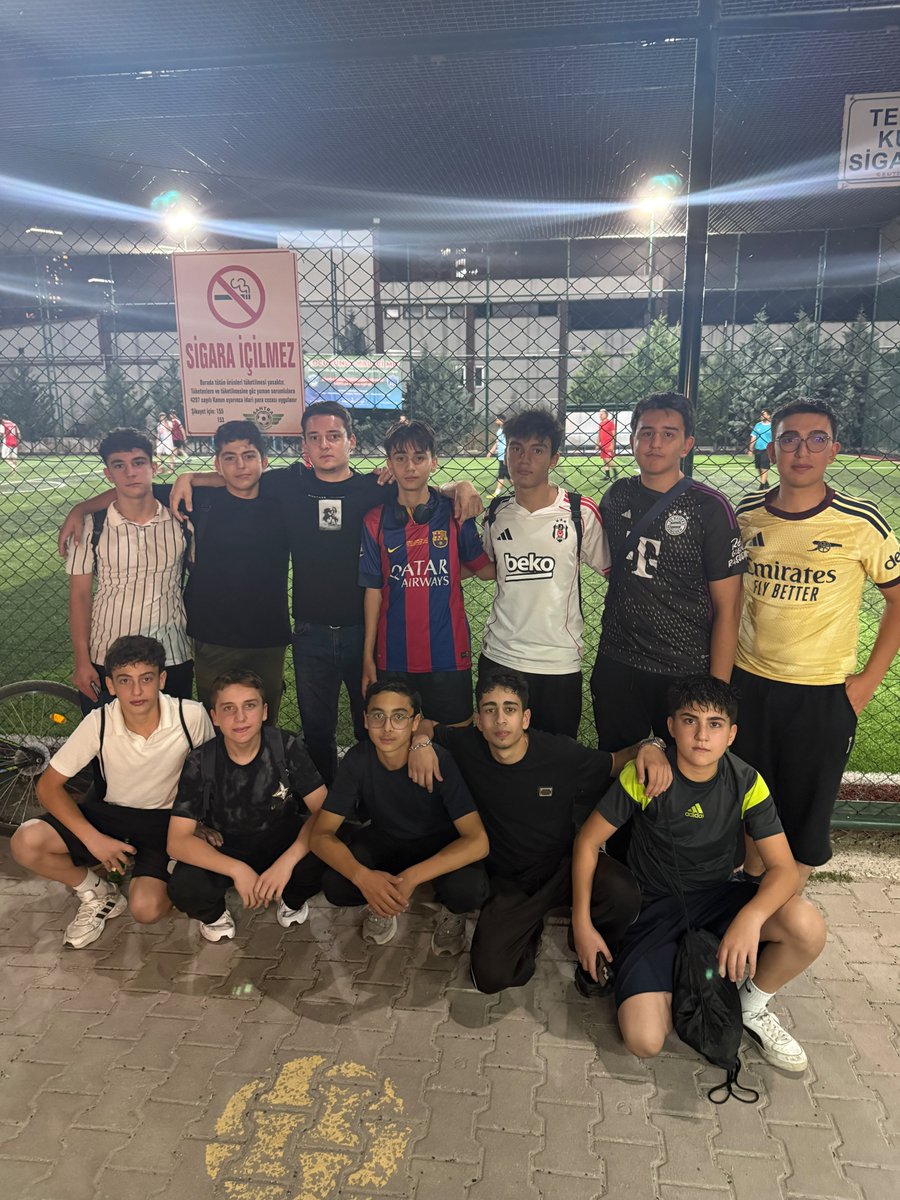 agdankliseler's tweet photo. 📍Futbol Maçı 

Ankara'da 8. Sınıftan 9. Sınıfa geçen kardeşlerimizle halı saha maçı gerçekleştirdik. https://t.co/5AKhL2kejr
