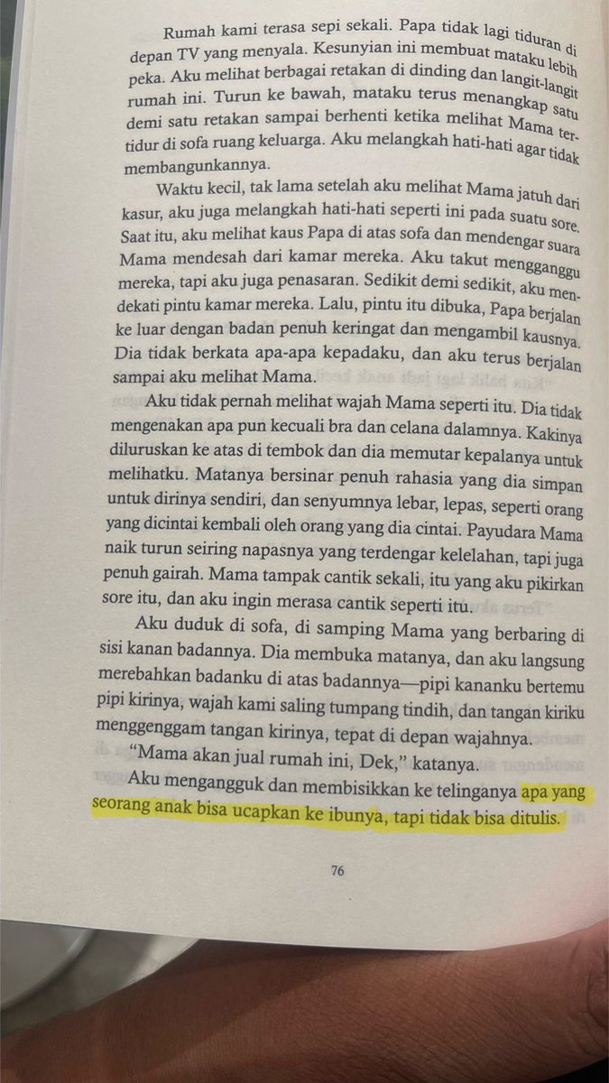 weekendbcbuku's tweet photo. AUGUST 2026 READING WRAPUP
📚Bukan Keluargaku
🖋️ Satrio Nindyo Istiko
📤 Juni 2026
🗣️ Indonesia
📖 76 halaman
📌 Spice of live novela, Queer
⏱️ 3 hours (with distraction)
Rating : ⭐️⭐️⭐️
#bookrecomendation #bookreview #bookish #bookworm #readingwrapup https://t.co/Pa99iDh3H0