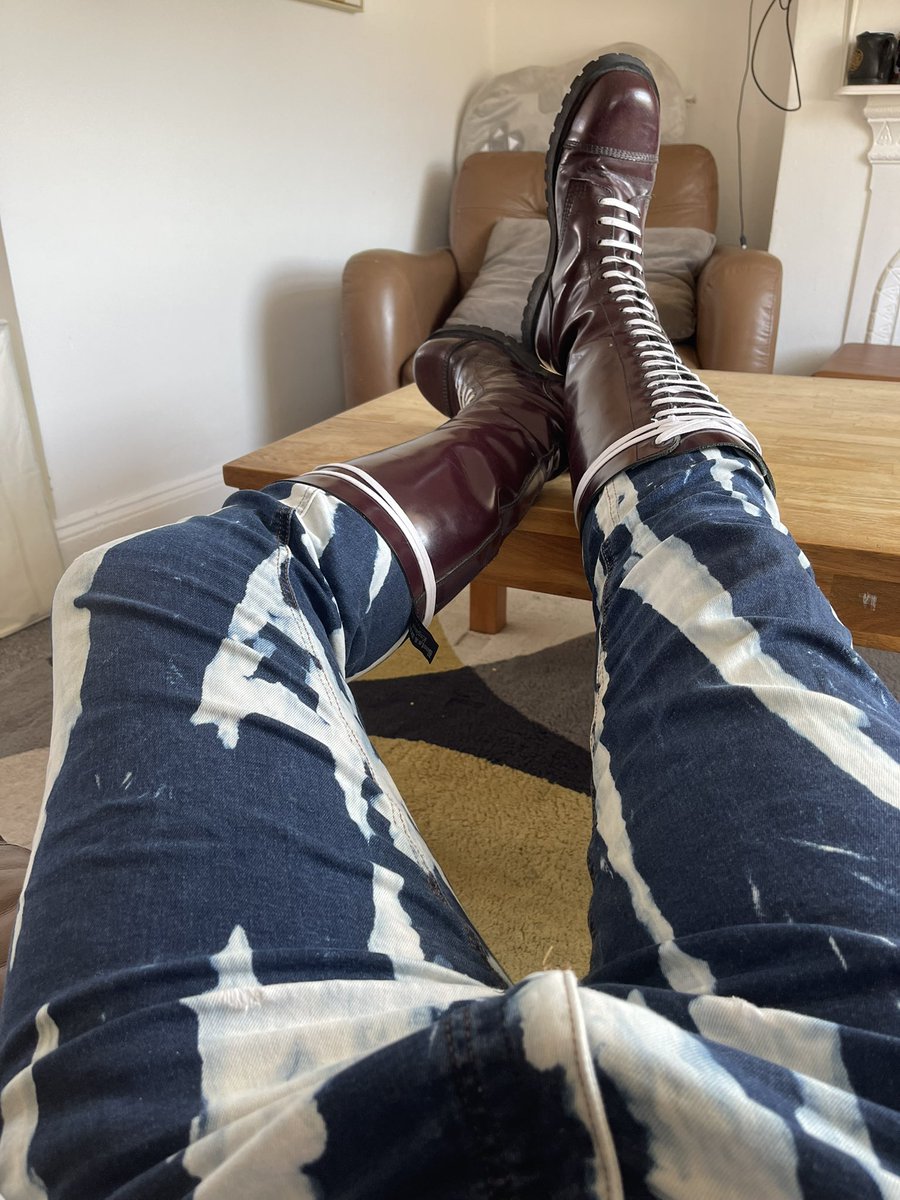 SkinHBootBoss's tweet photo. Get licking pigs Bo$$ is horny get into my DM’s

#financialdomination #cashsub #findom #cashcow #cashpig #skinheadboots https://t.co/VremNQqtkV