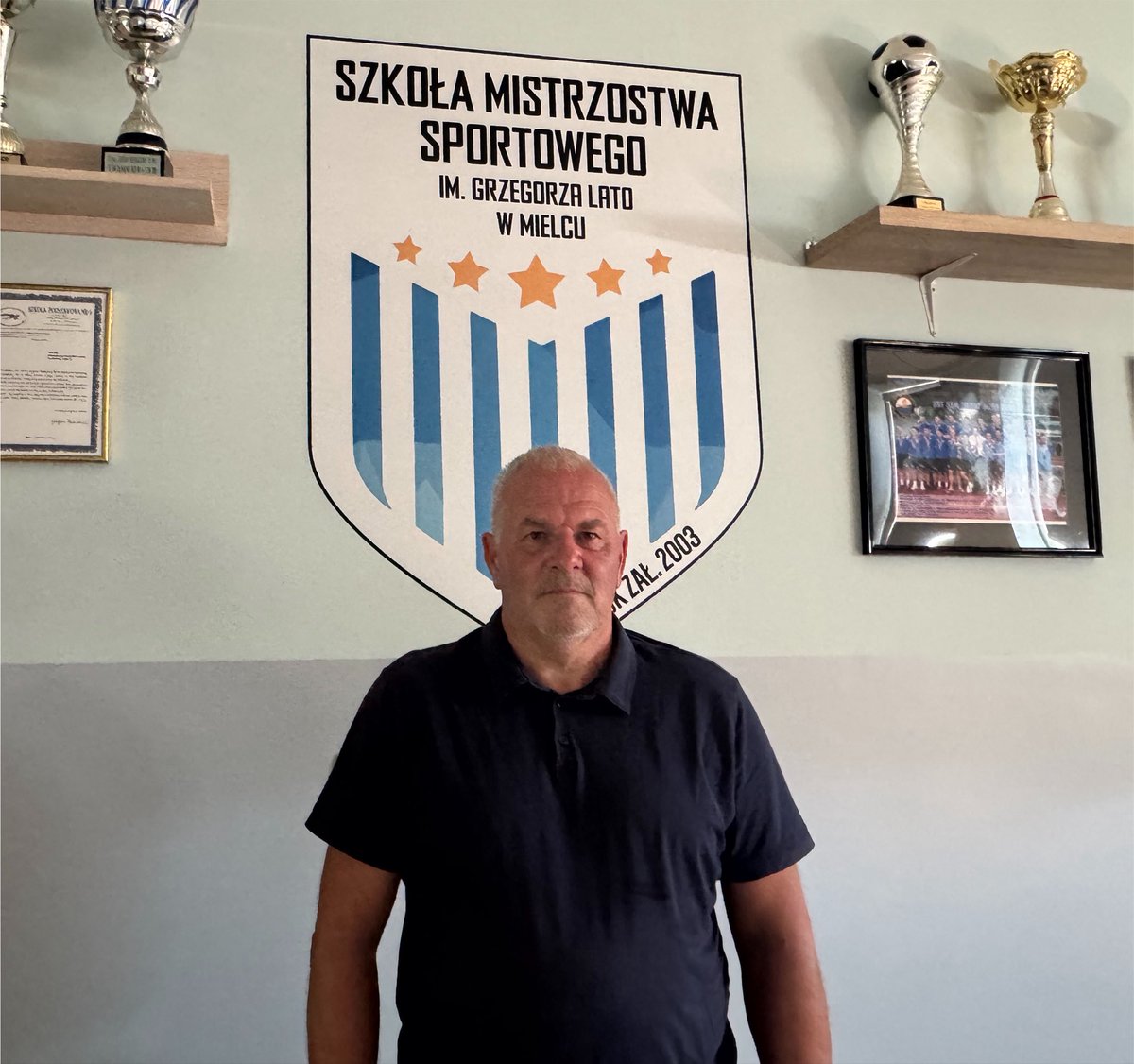 szymonmarkulis's tweet photo. Skoro już to nazwisko padło, no to odbyłem dziś przyjemną rozmowę z Panem Krzysztofem Łętochą, ojcem Sebastiana. 

Efekty mojego spotkania z byłym zawodnikiem i trenerem zarówno Stali Mielec jak i Stali Rzeszów w najbliższym czasie na @KorsoTygodnik https://t.co/uyajeLOR0l
