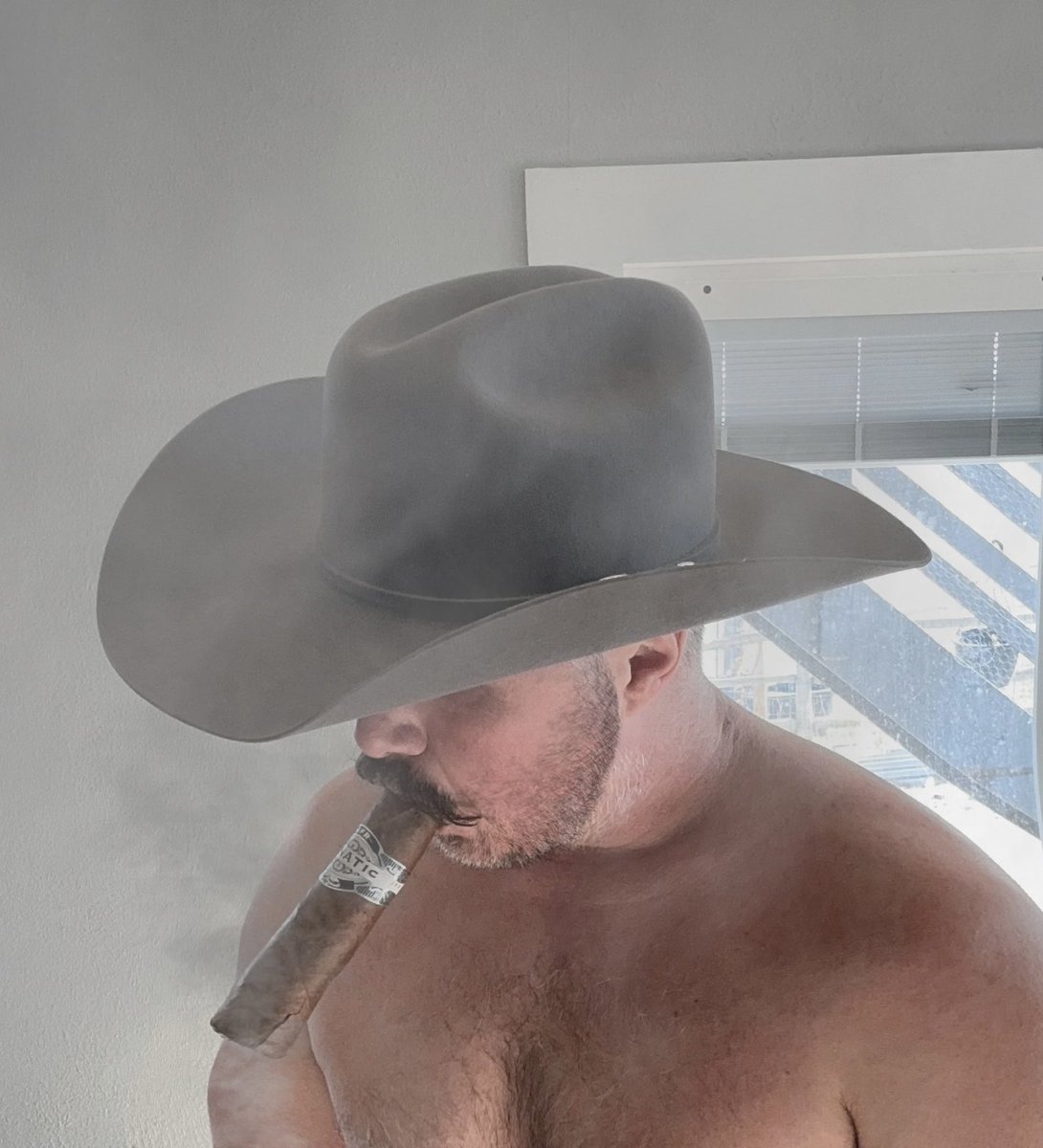 coburbondaddy's tweet photo. I’ll put some of my old content up for yall to scroll through 
#cigardaddy #boots https://t.co/sJDG9ggu4Z