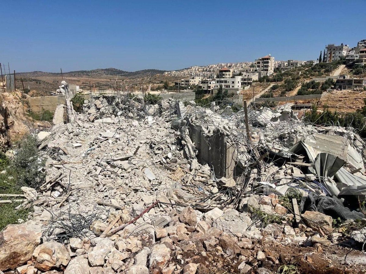 QudsNen's tweet photo. Israeli occupation forces raze Palestinian homes, east of Bethlehem https://t.co/iyQ9bcPogF