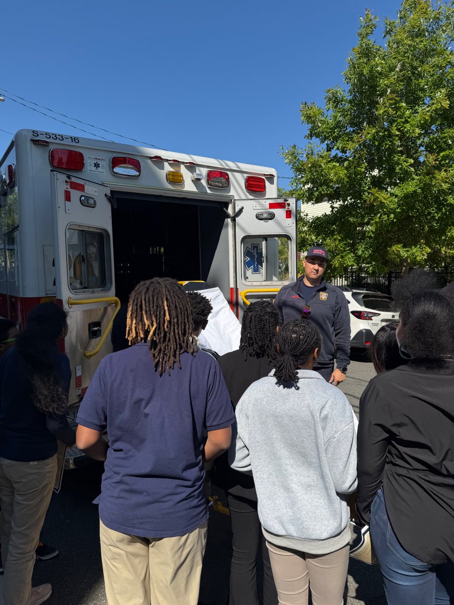 msmvivar's tweet photo. Seeing our 8th graders find their path at The Hustle: Unlocked Career Day was the absolute definition of finding our Purpose! So proud to help guide the next generation! #Journeyto30 #FriendshipJourneyto30 #OneFriendship #AspireMore #FPCSWD @FPCS_Woodridge @FriendshipPCS https://t.co/0BTW1a9yxl