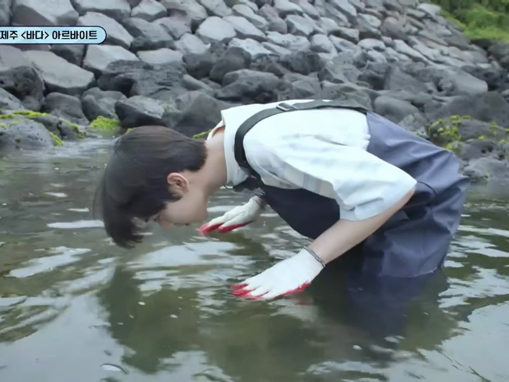 arahamzzz's tweet photo. 아진짜울컥    모든것이똑같텨  코박을만큼숙이느라 쏠려버린볼살무게까지 https://t.co/Qdqd81BEuq