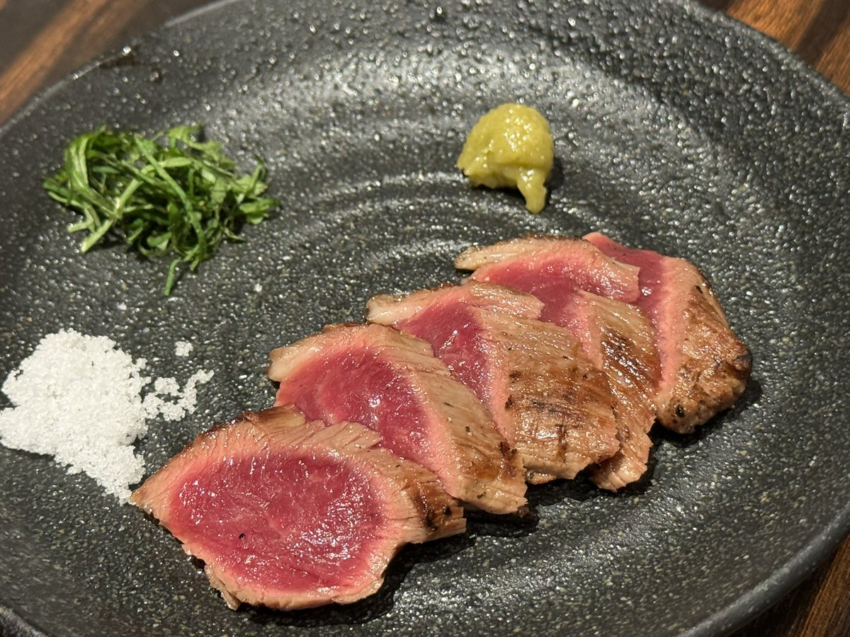 ume_hap's tweet photo. ジンギスカンを食べながらここ数日気になってきるメンタルの話しを聞いたり、過去の出来事、現在起きている謎、未来に起こりうる事を話して楽しかった〜。
お酒の勢いも借りて聞きたい事色々聞けてしまった。
会話と美味しい肉食べてドーパミン出まくり！

新橋で飲むとサラリーマンっぽいー https://t.co/WZ7Y02jZ9w