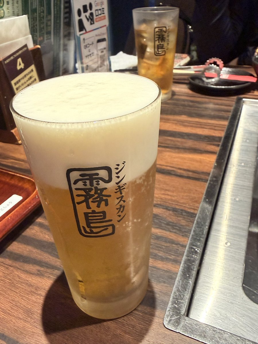 ume_hap's tweet photo. ジンギスカンを食べながらここ数日気になってきるメンタルの話しを聞いたり、過去の出来事、現在起きている謎、未来に起こりうる事を話して楽しかった〜。
お酒の勢いも借りて聞きたい事色々聞けてしまった。
会話と美味しい肉食べてドーパミン出まくり！

新橋で飲むとサラリーマンっぽいー https://t.co/WZ7Y02jZ9w