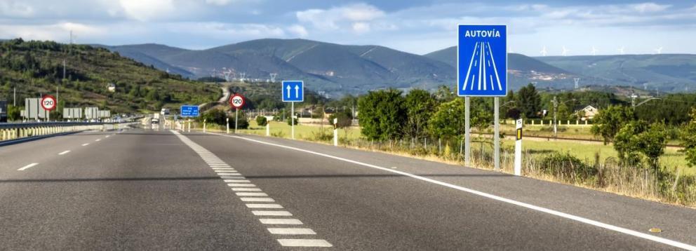 Transportes_CM's tweet photo. 🚗 La @ComunidadMadrid recupera la circulación en la totalidad de las carreteras afectadas por los #IFSierraOeste.

✅ Todas las vías de la red regional se encuentran ya abiertas al tráfico y sin restricciones.

Seguimos trabajando en la #Reconstrucción de la zona. https://t.co/9XYTHuh4qM