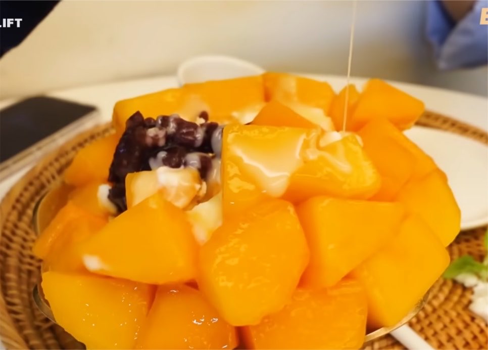 sunymysunshine's tweet photo. Dessert fairy Sunoo will always show his love for desserts in every single one of his vlogs 🥹 https://t.co/yX77MGtUlP