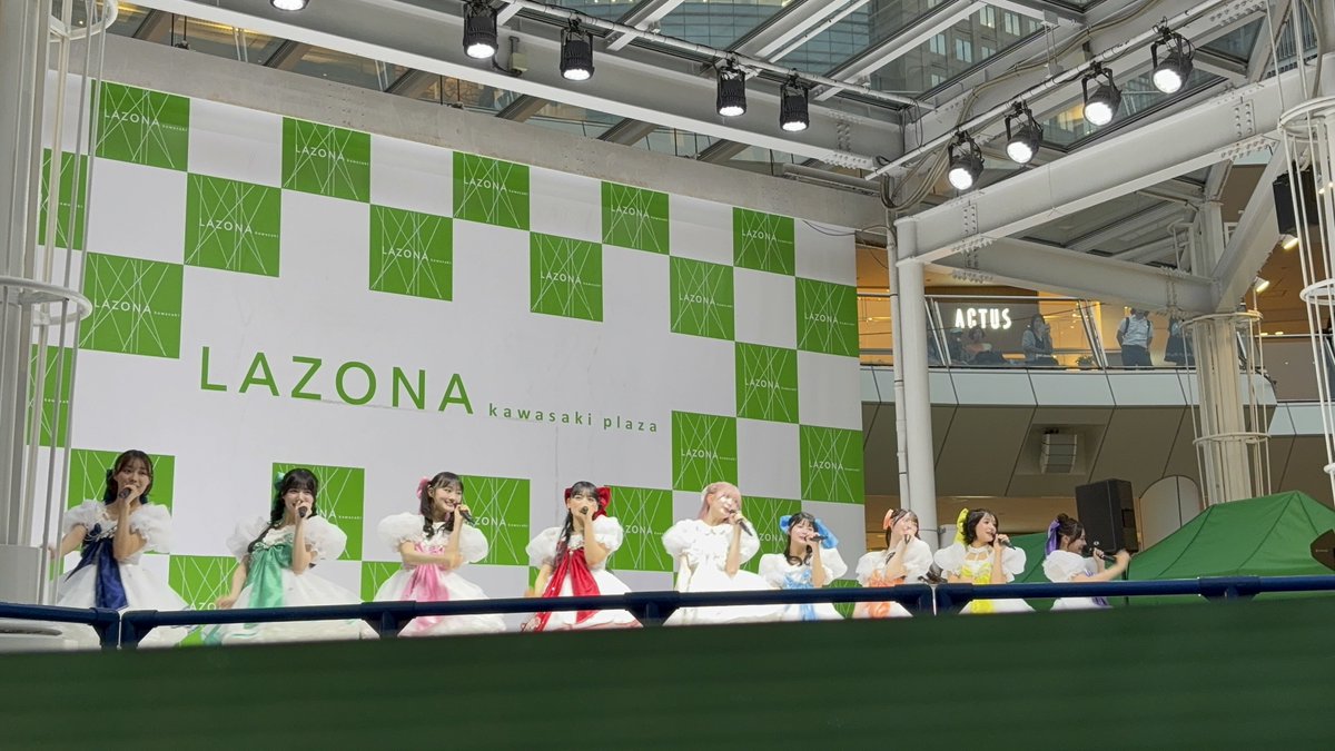 hako_cube's tweet photo. ラゾーナ川崎プラザで、いぎなり東北産「いぎなりベスト」 リリース記念イベントでした。
#いぎなり東北産 https://t.co/Okm22JscK9