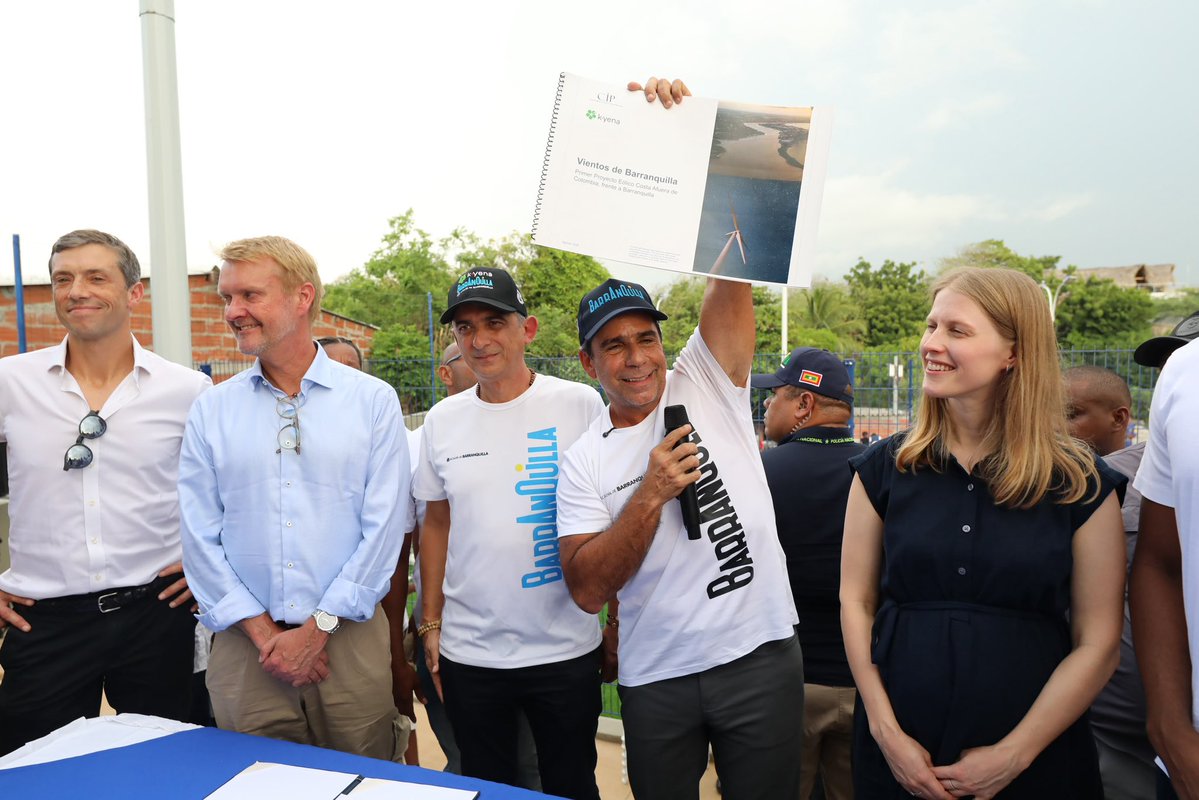 AlejandroChar's tweet photo. Los vientos de Barranquilla muy pronto se convertirán en energía limpia. 👏🏼
 
Nos preparamos para poner en marcha el primer proyecto eólico costa afuera de Colombia, frente a nuestra ciudad. 
Hoy firmamos una declaración conjunta con Copenhagen Infrastructure Partners (CIP), respaldada por el Gobierno de Dinamarca, para fortalecer el proyecto Vientos de Barranquilla, que busca aprovechar la fuerza de los vientos frente a nuestras costas para producir energía limpia.

Agradecemos al embajador del Reino de Dinamarca, @DKAmbColombia, a Kristine Matre Thorsen, de la Embajada de Dinamarca en Colombia, y a nuestros aliados de CIP, Max Correa y William Faulconer, por creer en el potencial de Barranquilla.

Seguimos trabajando para que este gran sueño avance y nuestra ciudad continúe consolidándose como un referente de la transición energética del país. 🙌🏼