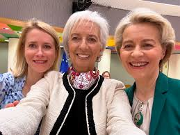 dirkpvv's tweet photo. @EelcoHoecke Charlie's angels. https://t.co/N7emd9uZET