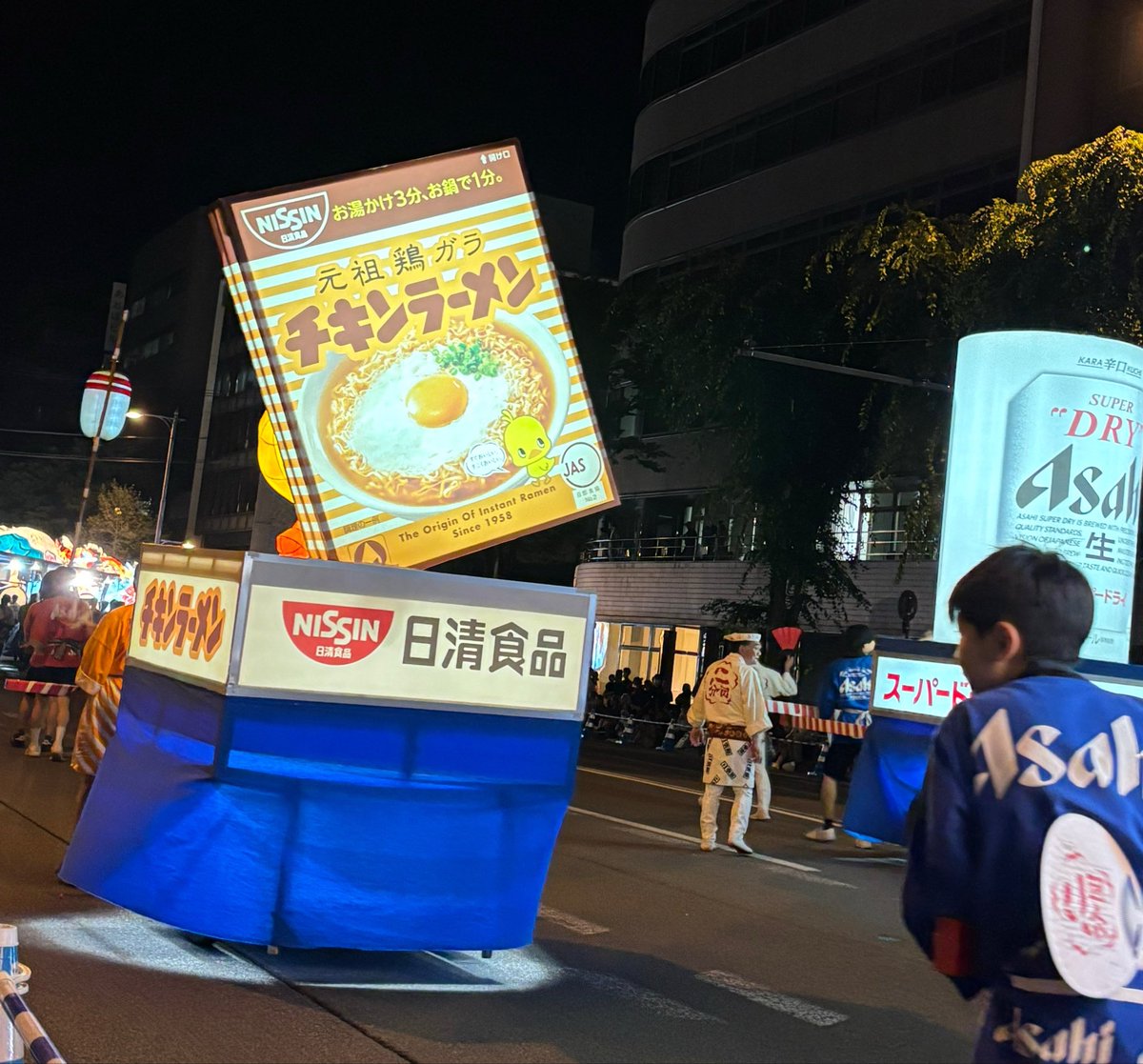 SUZUKi_SAEKo's tweet photo. ねぷた祭りにチキンラーメンだ❗️ https://t.co/0nxaZyCo0k