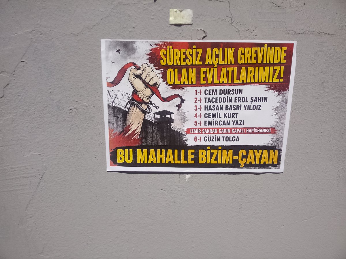 cayanbizim's tweet photo. BU MAHALLE BİZİM-ÇAYAN 
Süresiz açlık grevinde olan evlatlarımız duvar gazeteleri astı @KadikyHalkx7 @3tayadliaileler @sariGazi0 @halkingucu_tv35 @yildizmodatoly8 @Okmburasi @ho_kurtulus https://t.co/rtbfW7RyEh