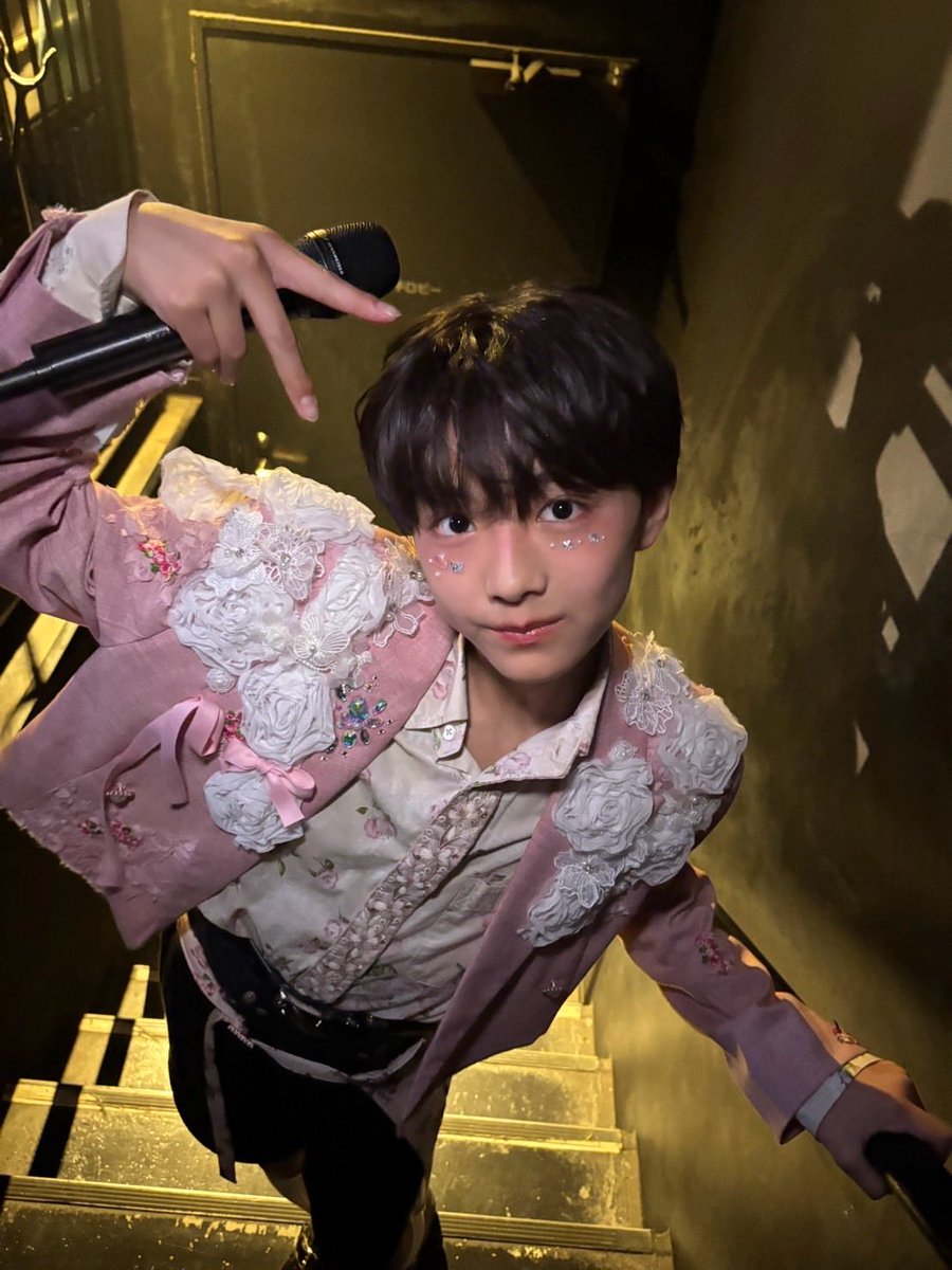 404_NF_official's tweet photo. 今日は星男祭来てくださった方本当にありがとうございました‼️
今日は色々な企画をやったのですが、ダンス選抜に僕は出たのですが、ソロのところは自分で考えたフリで最初は心配だったのですが、楽しく気持ちよくパフォーマンスできたのですごくサイコーでした😆😆
あこくんのアコレオも踊ったのですがかっこよくパフォーマンスできたと思うのでよかったです！
改めて今日はたくさんのみなさんの前で立てたので嬉しかったです！
ありがとうございました😊
#成田粋 #NotFound #4NF4