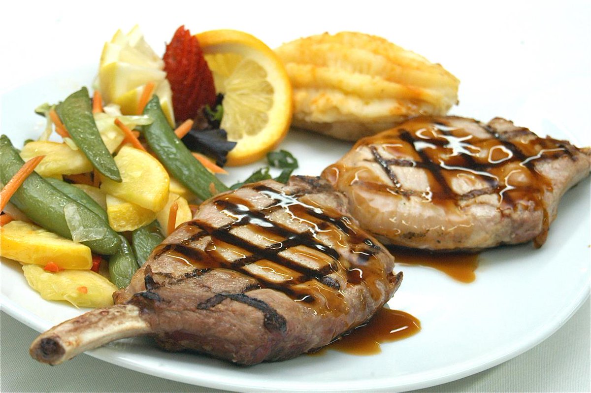 ChestnutHill_MB's tweet photo. Chestnut Hill is serving up Pork Chops with big flavor ๐ Two French cut center pork chops, grilled and finished with a rich garlic teriyaki glaze. Gluten-Free and also available as a Small Plate. ๐ฝ๏ธ #ChestnutHill #PorkChops #GlutenFree https://t.co/qjujRuaREB