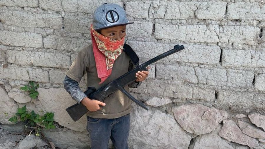 oasisdehorror's tweet photo. Hay niños armados en Guerrero y Michoacán. Algunos crecerán y serán sicarios. ¿Empezamos a bombardear sus primarias? ¿Esterilizamos a sus madres para que dejen de parirlos? 

Cuando llevas la lógica sionista un lugar más cerca de casa se revela como lo que es: racismo genocida. https://t.co/joEWq3QVDE