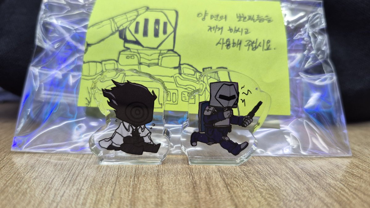 ClPudding's tweet photo. 맞다 오늘 도착한 아크릴 선물
귀여운 아가들 받앗습니다 헤헤
에이멜 포스트잇도 평생 간직해야지

@ znlzp 선물해주셔서 정말 감사합니다.. https://t.co/kKSIiaxxOR