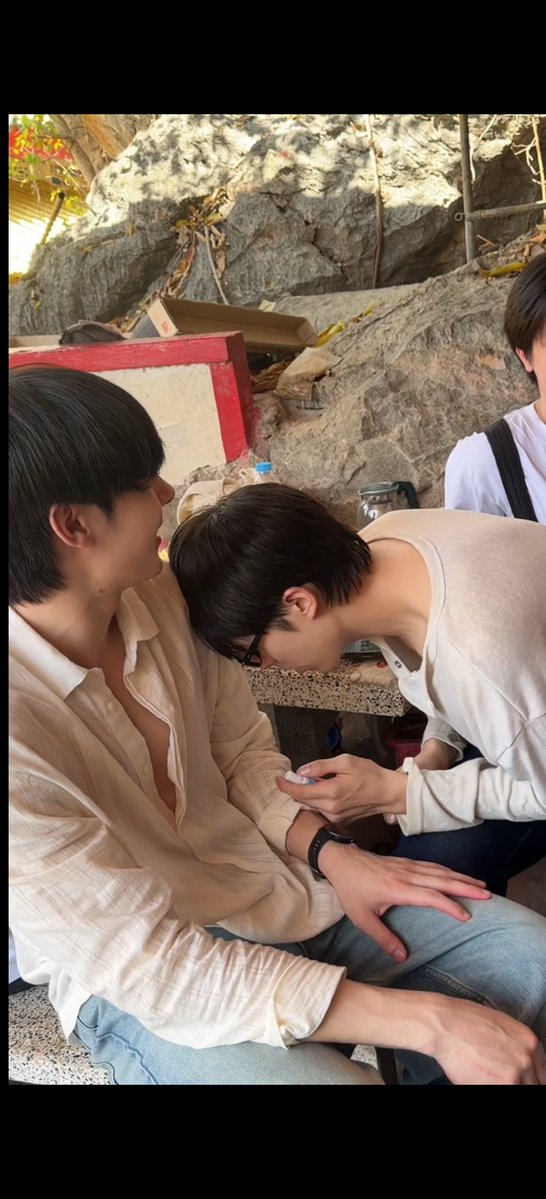 04JJMe's tweet photo. มู้ดดีจัง เหมือนพาแฟนไปเดท ไหว้พระขอพร ปิดท้ายด้วยการพาไปกินอาหารทะเลที่เธอชอบ โคตรจะลงตัวเลยฟีลผชอบอุ่นชอบตามใจแฟน https://t.co/CfHdDcJsYV