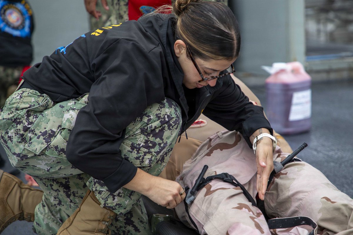 US2ndFleet's tweet photo. Milestones in Medicine!
Navy Medicine achieved two historic milestones aboard the USNS Point Loma (T-EPF 15), conducting the first Operational Readiness Evaluation (ORE) of an Expeditionary Medical Unit (EMU) and the first afloat ORE for a Navy expeditionary medical team!
#C2f https://t.co/IYLhIB5VcL