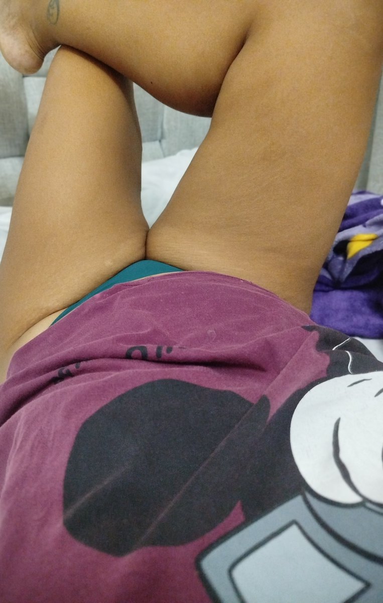 Kiarabloomfit's tweet photo. Cozy, free, and waiting for you... 💚 I left an exclusive gift for you in my link. Coming? 😈👇 https://t.co/qSdfXX63YW