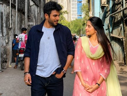 NayaLook's tweet photo. ये फितूर तेरा का पहला एपिसोड चेहरे पर मुस्कान छोड़ जाता है। #YehFitoorTeraReview #TVReview #HindiTVShows @IshaanDhawan @DebchandrimaSinhaRoy #CollegeRomance
https://t.co/ux1HcEyquA https://t.co/oNMYHZcDEO