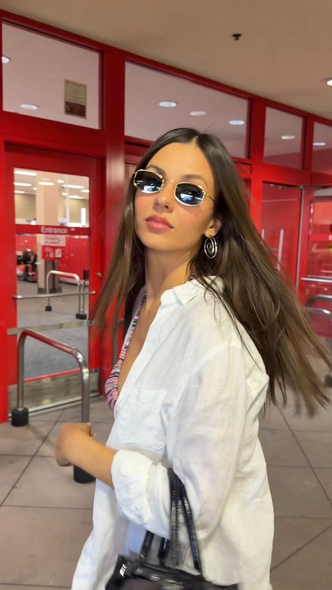 hourlyjustice's tweet photo. Victoria Justice https://t.co/XLzbM6yJDs