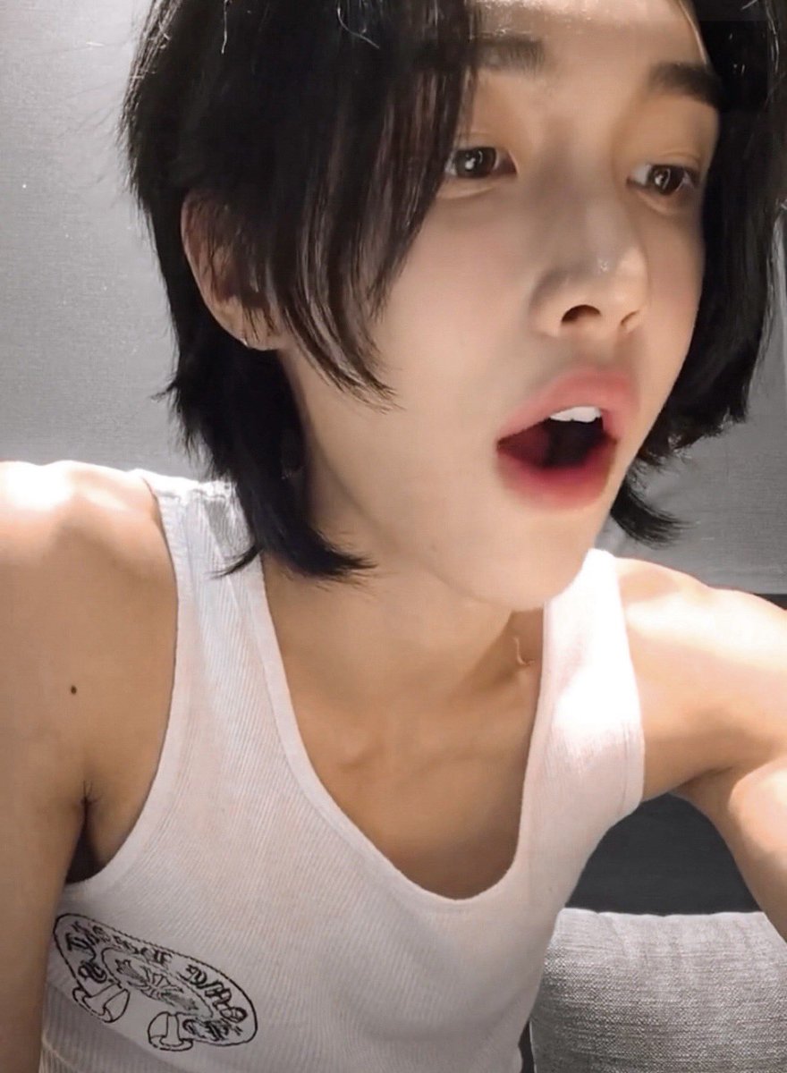Hazel9502's tweet photo. 🦕หอมแก้มหน่อยได้มั้ย   
🎸อ้วนไปโกนหนวดก่อนดิ https://t.co/JwUMOEcrkL