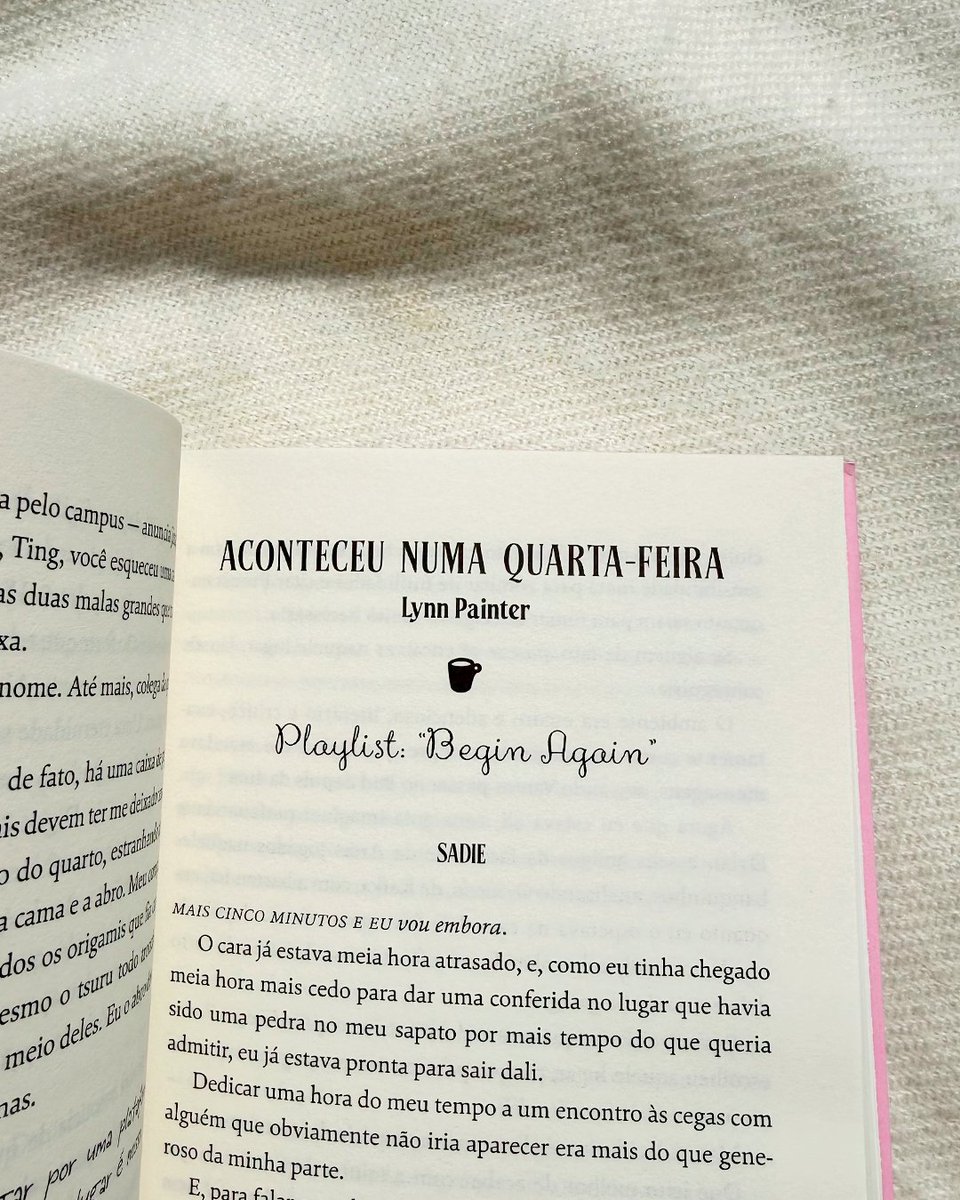 intrinseca's tweet photo. a Lynn Painter escreveu um conto baseado nessa canetada da Taylor e vocês não têm NOÇÃO do que é isso aqui (!!!) ✨💓📖 https://t.co/jd4DBjA5gJ